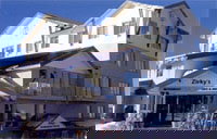 Zirkys Lodge - Redcliffe Tourism 0