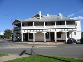 Commonwealth Hotel - Redcliffe Tourism 0