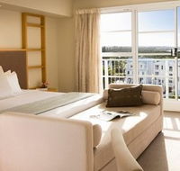 Quality Suites Deep Blue - Redcliffe Tourism