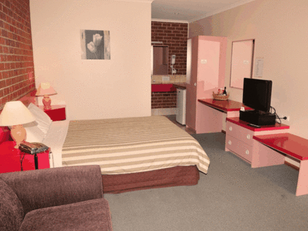 Werribee Motel & Apartments - Redcliffe Tourism 0
