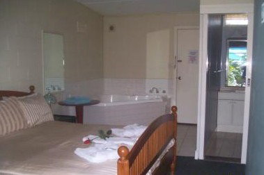 Copper Lantern Motel - Redcliffe Tourism 3