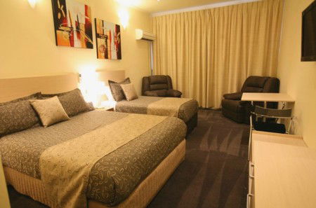 Adelaide Granada Motor Inn - Redcliffe Tourism 0