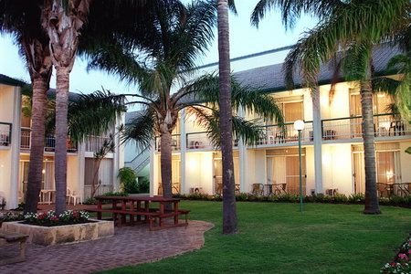 Mandurah Gates Resort - Redcliffe Tourism 0
