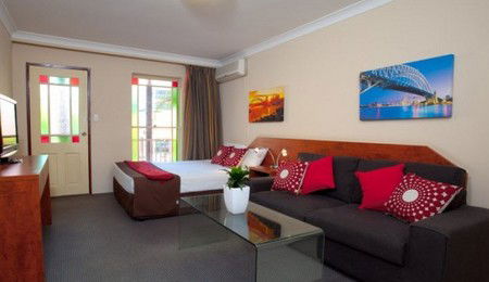 Central Railway Hotel - Redcliffe Tourism 0