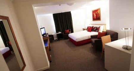 Townhouse Hotel - Redcliffe Tourism 0