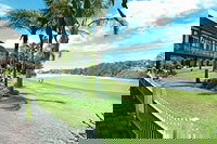 Clan Lakeside Lodge - Redcliffe Tourism 3