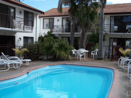 Peninsular Apartments - Redcliffe Tourism