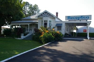 Colonial Court Motor Inn - Redcliffe Tourism 0