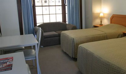Colonial Lodge Motor Inn - Redcliffe Tourism 1