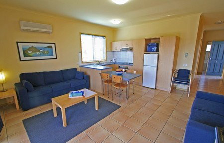 Seaview Motel & Apartments - Redcliffe Tourism 1