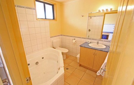 Seaview Motel & Apartments - Redcliffe Tourism 4
