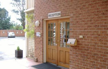 Hanging Rock Family Motel - Redcliffe Tourism 4