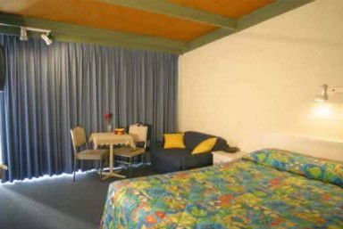 Kingfisher Motel - Redcliffe Tourism 0