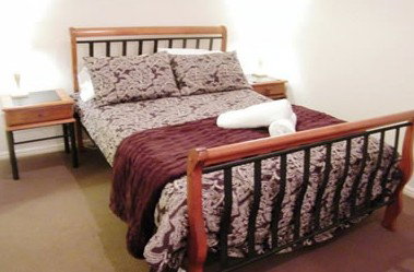 Clarks Beach Apartment - Redcliffe Tourism 3