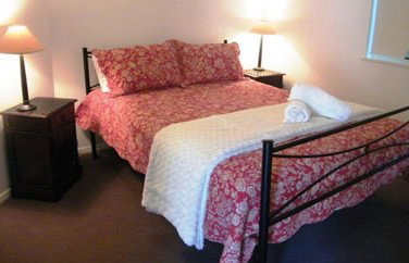 Clarks Beach Apartment - Redcliffe Tourism 4