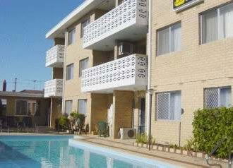 Brownelea Holiday Apartments - Redcliffe Tourism 2