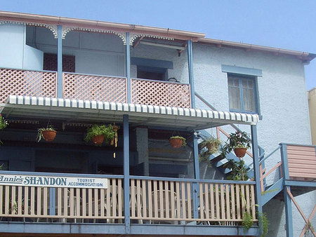 Annies Shandon Inn - Redcliffe Tourism 0