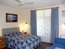 Flying Spur Motel - Redcliffe Tourism 1