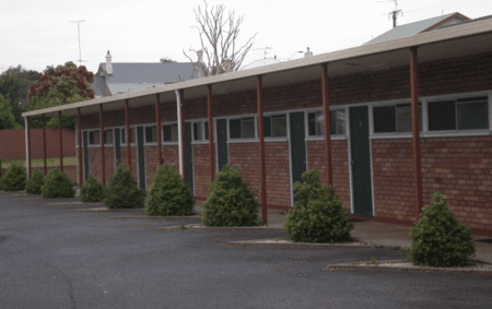 Le Cavalier Court Motel - Redcliffe Tourism 2