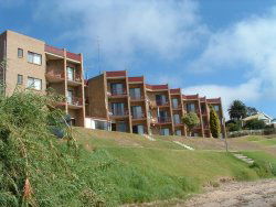 Limani Motel - Redcliffe Tourism 1