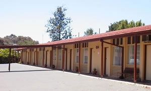 Golden Hills Motel - Redcliffe Tourism 0