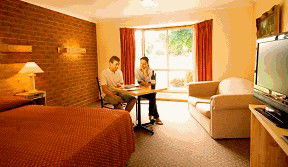Goldsmith Motel/ Bed And Breakfast - Redcliffe Tourism 1