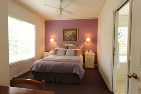 Bendigo Cottages - Redcliffe Tourism 3