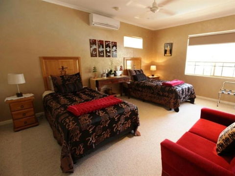 Armadale Cottage B And B - Redcliffe Tourism 1