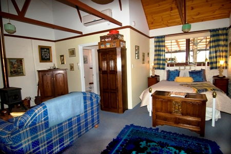 Hillside Country Retreat  - Redcliffe Tourism 0