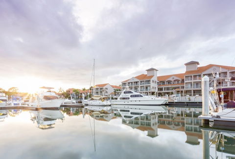 Ramada Hotel Hope Harbour - Redcliffe Tourism 4