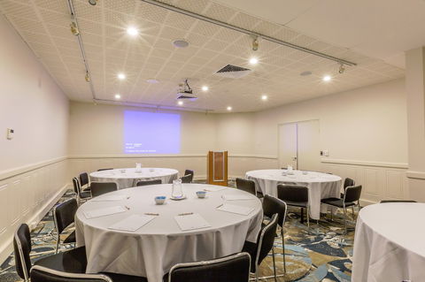 Ramada Hotel Hope Harbour - Redcliffe Tourism 5