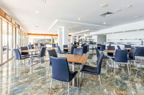 Ramada Hotel Hope Harbour - Redcliffe Tourism 6