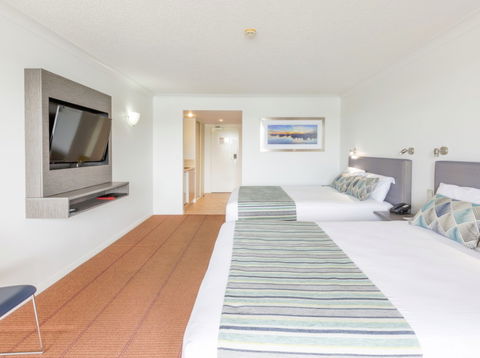 Ramada Hotel Hope Harbour - Redcliffe Tourism 8