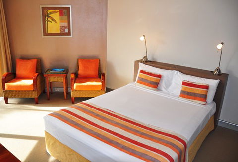 Waters Edge The Strand - Townsville - Redcliffe Tourism 3