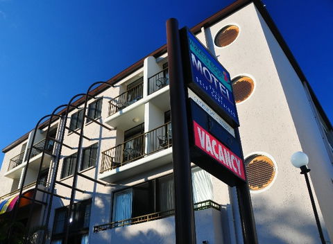 Waters Edge The Strand - Townsville - Redcliffe Tourism 4