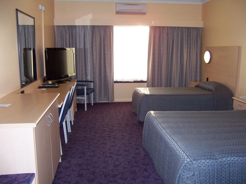 Albert Motel - Redcliffe Tourism 3