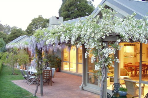 Tomah Mountain Lodge - Redcliffe Tourism 0