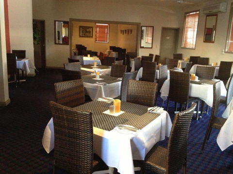 Bluestone Motor Inn - Redcliffe Tourism 3