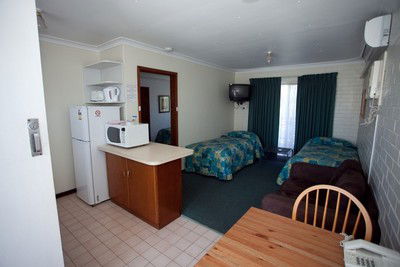 Brownelea Holiday Apartments - Redcliffe Tourism 10