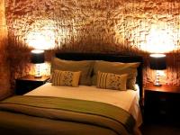 Lookout Cave Motel - Redcliffe Tourism 1