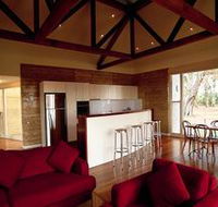 The Menzies Retreat - Redcliffe Tourism
