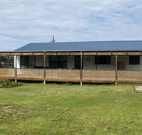 Surfin Sceales Beach House - Redcliffe Tourism