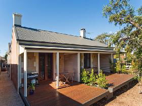 Strathalbyn Villas - Redcliffe Tourism 0
