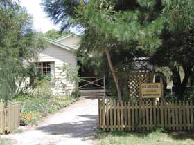 Cockleshell Cottage - Redcliffe Tourism 0