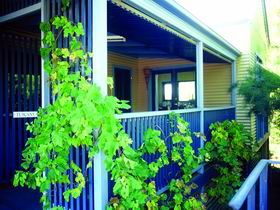Lavender Blue Country Apartments - Redcliffe Tourism 0