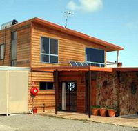 Shboo Shelly Beach Lodge - Redcliffe Tourism