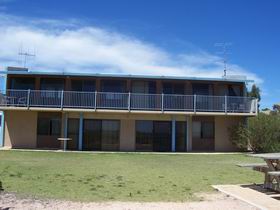 Moonta Bay Beach Villas - Redcliffe Tourism 0
