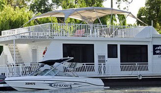 Moving Waters Self Contained Moored Houseboat - Redcliffe Tourism 1