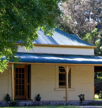 Clare Cottage On Wendouree - Redcliffe Tourism 1