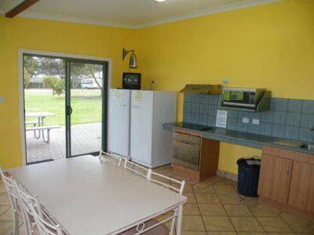 Edithburgh Caravan Park - Redcliffe Tourism 4